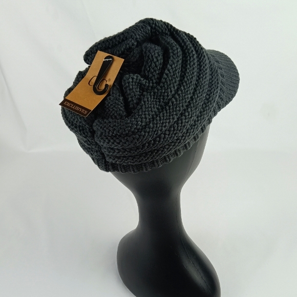 C.C Womens Knitted Cap. - Picture 4 of 11